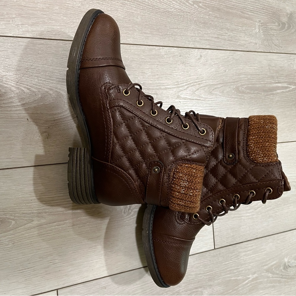 Cute patterned boots - Picture 3 of 4